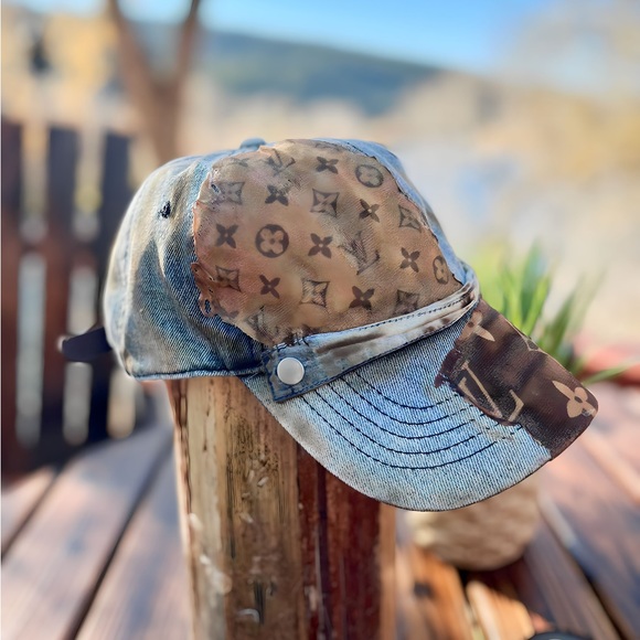 Custom made hats by Rakel Jay - Picture 4 of 7